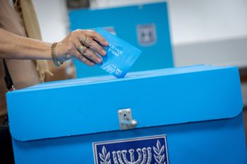 חיים גולדברג, פלאש 90 הצבעה בקלפי בבני ברק
