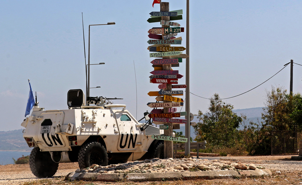 Des membres du contingent français de la Force intérimaire des Nations Unies au Liban (FINUL) patrouillent dans la zone de Naqura, au sud de la ville libanaise de Tyr, à la frontière avec Israël, le 6 juin 2022.