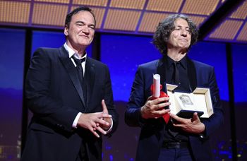 Le réalisateur britannique Jonathan Glazer lauréat du Grand prix au Festival de Cannes 2023 pour "The Zone of Interest", aux côtés du réalisateur américain, Quentin Tarantino