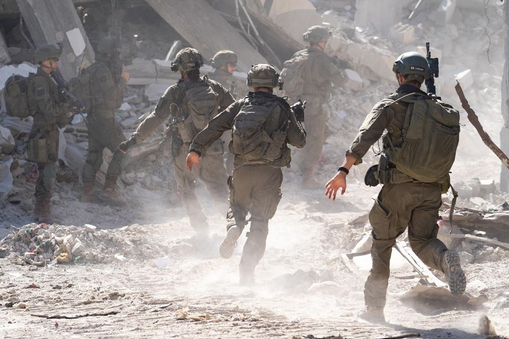 Forças israelenses operam em Shujaiya, centro de Gaza