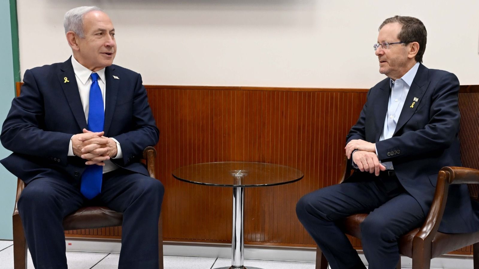 تقرير: هرتسوغ سيرفض طلب العفو عن نتنياهو، وسيحاول الدفع نحو صفقة اعتراف بالذنب