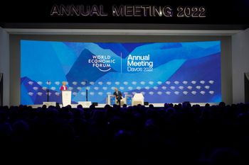 Ursula von der Leyen, présidente de la Commission européenne, lors du Forum économique mondial de Davos, en Suisse, le 24 mai 2022