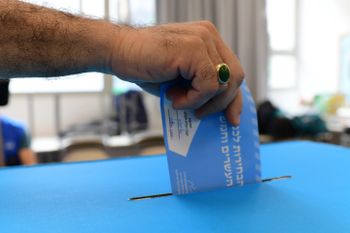 Israelis cast their votes for the Israeli general elections at a voting station in Tel Aviv, Israel, November 1, 2022.