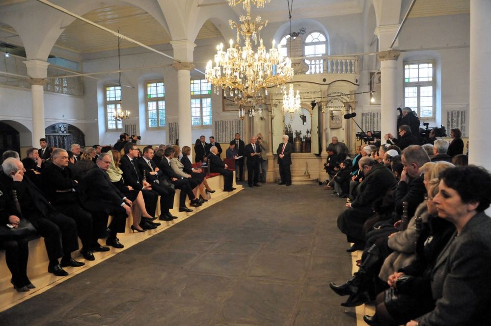 Then-German president Joachim Gauck (C) delivers a speech during a visit to a synagogue in Ioannina, Greece, on March 7, 2014.