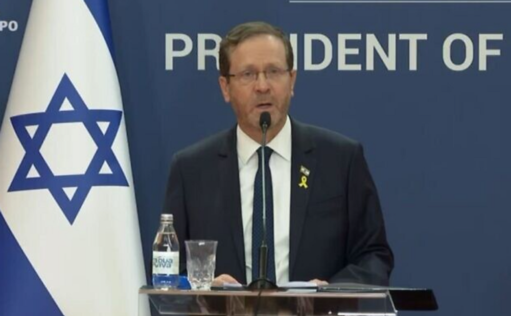 Le président Isaac Herzog s'exprime en Serbie lors d'une visite officielle, le 11 septembre 2024 

