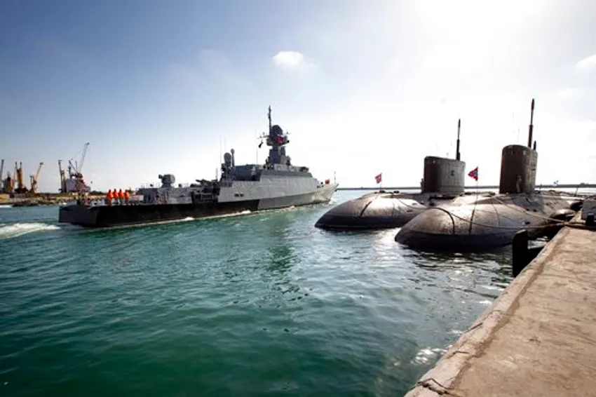 ロシア海軍のミサイル船「Veliky Ustyug」は、2019年9月26日木曜日、シリアのタルトゥスにあるロシア海軍施設から出航します。