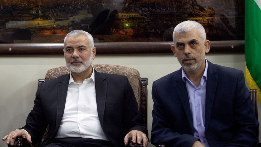 DOSSIER – Les dirigeants du Hamas, Ismail Haniyeh (à gauche) et Yahya Sinwar.