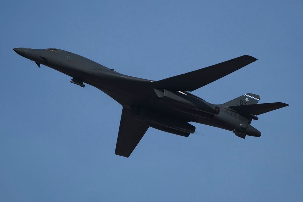 File - U.S. Air Force supersonic B-1 bomber.