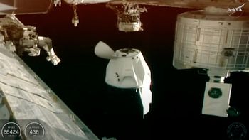 Le SpaceX Dragon quittant la Station spatiale internationale peu après son désamarrage, avec à son bord les quatre membres de l'équipage Crew-11 de la NASA, le 14.01.2026