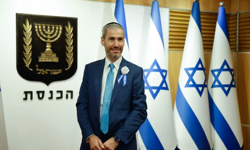 Illustration : Yossi Taïeb arrivant au Parlement israélien, pour la séance d'ouverture de la Knesset, à Jérusalem, le 15 novembre 2022. 
