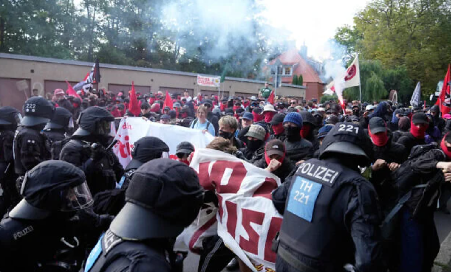 Allemagne : tensions lors du congrès de l’AfD, sur fond de manifestations