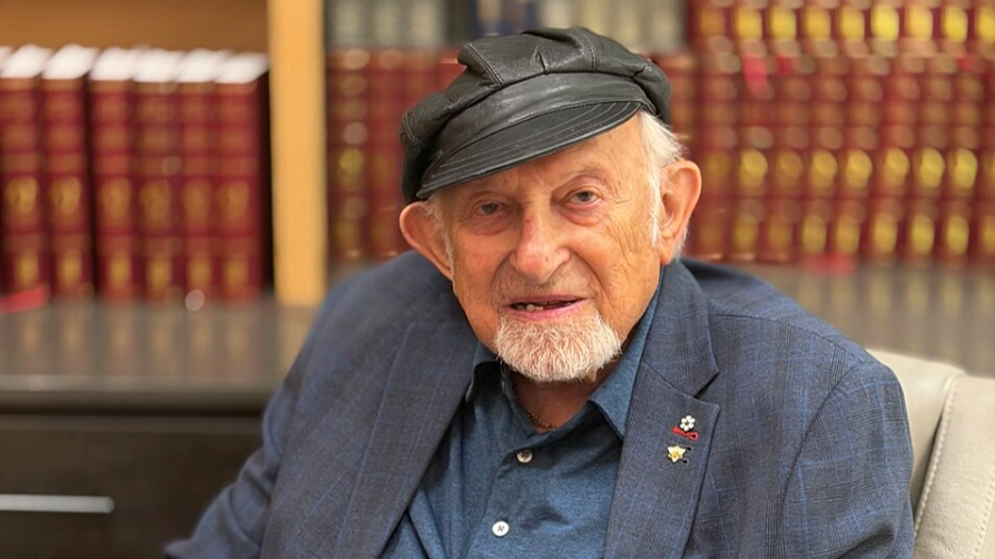 « Ne laissez jamais la haine vous définir » : l’appel d’un survivant de la Shoah aux étudiants juifs
