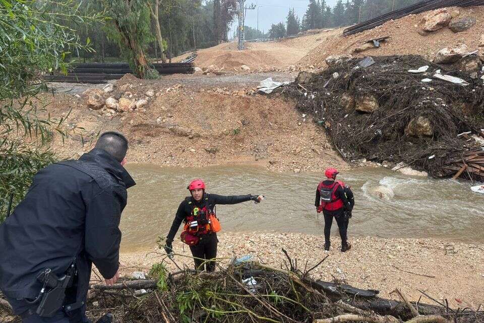 Les recherches se poursuivent pour retrouver un adolescent emporté par les eaux près de Modiin