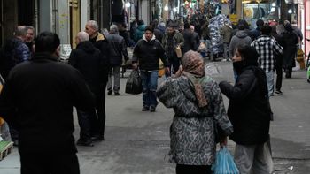Illustration - Des Iraniens au grand bazar de Téhéran