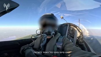 דובר צה"ל "בדרך לתקיפת מטרות היסטוריות": טייסי חיל האוויר מאחלים שבת שלום מעל שמי איראן