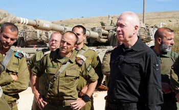 Le ministre de la Défense Yoav Gallant s'adresse aux troupes dans le nord d'Israël, le 8 mai 2024.
