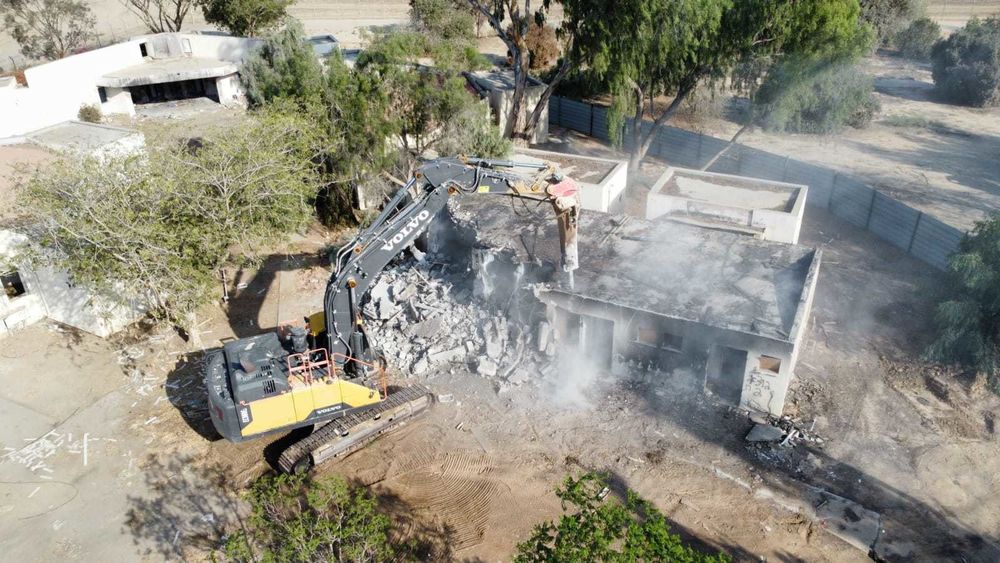 Travaux de reconstruction du quartier des jeunes du kibboutz Nirim