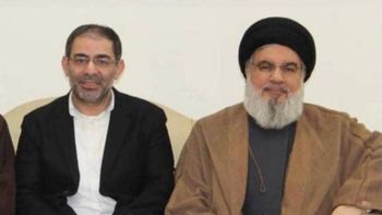 الأمين العام لحزب الله حسن نصر الله إلى جانب محمد جعفر قصير شقيق حسن جعفر قصير