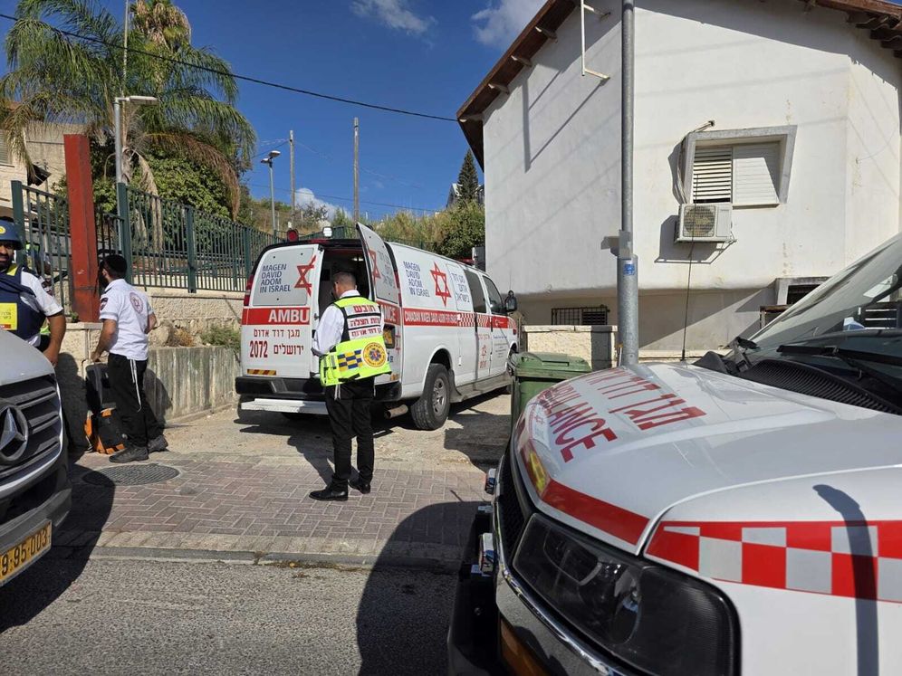 MDA Initial report: Stabbing terror attack in Beit Shemesh area, two kids reportedly injured