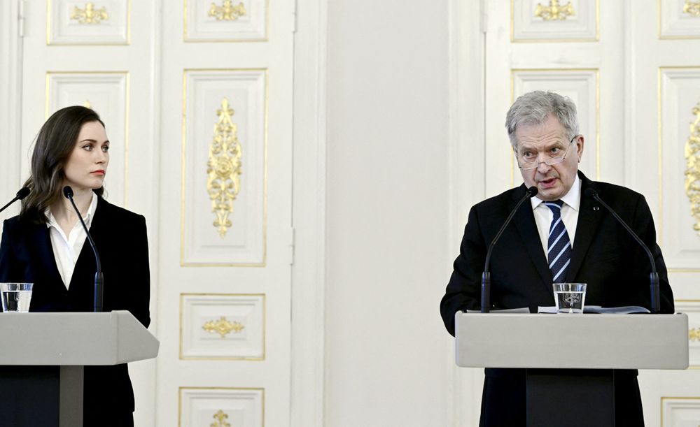 Le président finlandais Sauli Niinistö et la première ministre finlandaise Sanna Marin lors d'une conférence de presse sur l'invasion russe de l'Ukraine, Helsinki, Finlande