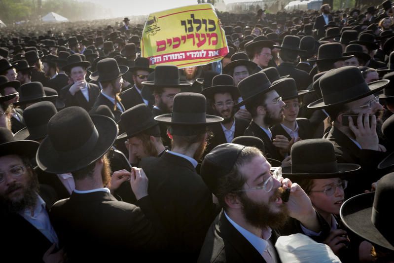Des convois d'orthodoxes paralysent plusieurs axes routiers pour protester contre la conscription
