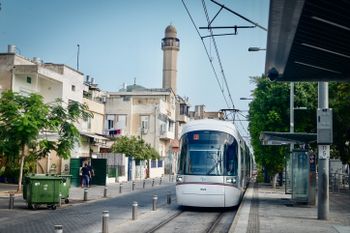 Essai du nouveau tramway à Jaffa-Tel Aviv le 16 août 2023