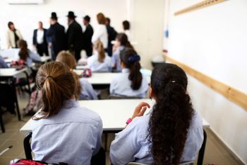 תלמידות בבית ספר חרדי, למצולמים אין קשר לידיעה