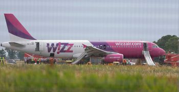 Lowcost airline, Wizz Air, airplane