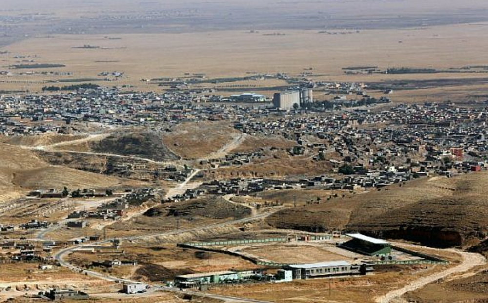 Une photo prise le 17 août 2015 montre une vue générale de la ville de Sinjar, dans le nord de l'Irak, à l'ouest de la ville de Mossoul.