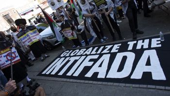 Illustration - Le slogan "Globalize the intifada" (Mondialiser l'intifada) déployé dans une manifestation anti-israélienne