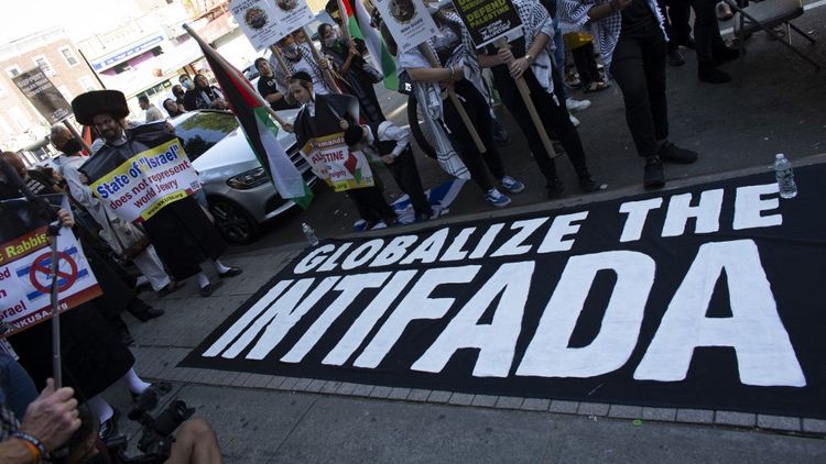 Illustration - Le slogan "Globalize the intifada" (Mondialiser l'intifada) déployé dans une manifestation anti-israélienne