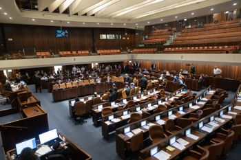 Une discussion dans la salle de la Knesset, à Jérusalem, le 1er mars 2023.