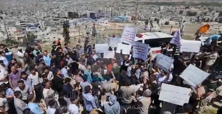 غضب متصاعد في ريف حلب.. سكان جبل عقيل يطالبون بإنهاء وجود القاعدة التركية
