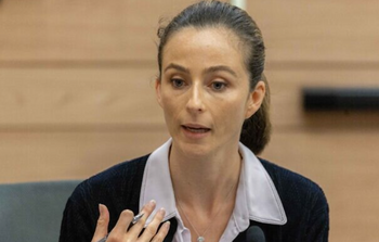 Le ministre de l'Egalité sociale Meirav Cohen participe à une réunion, à la Knesset, le 21 juin 2021