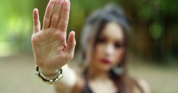 אלימות כלפי נשים, אילוסטרציה