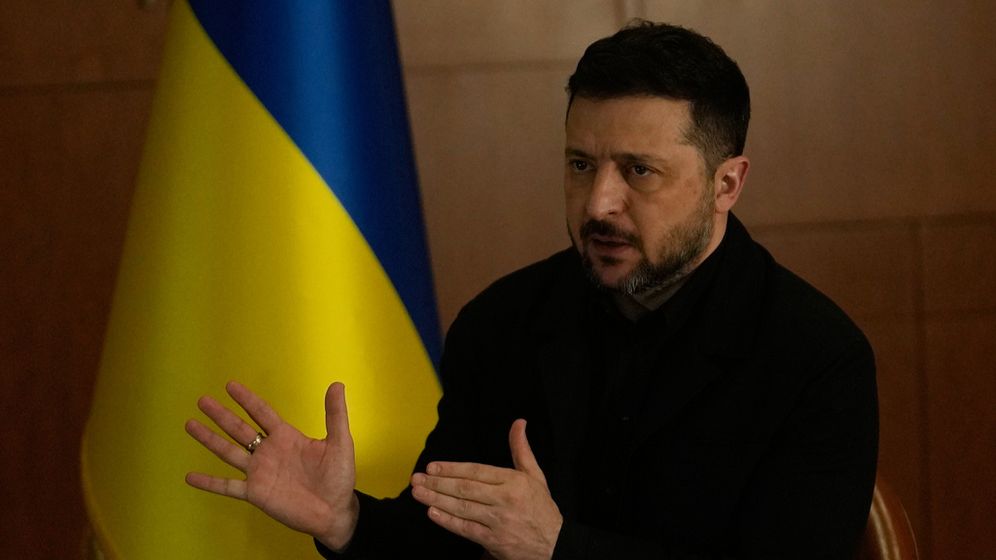 AP Photo/Khalil Hamra Le président ukrainien Volodymyr Zelensky