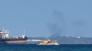 De la fumée s'élève après une attaque iranienne près de la base aérienne britannique d'Akrotiri, à Chypre