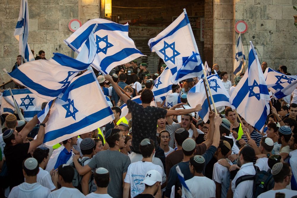 Marche des drapeaux à la porte de Damas dans la vieille ville de Jérusalem, le 15 juin 2021