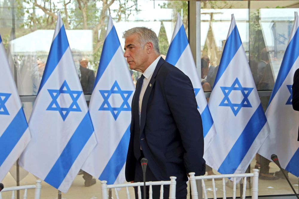 Le ministre israélien des Affaires étrangères Yair Lapid arrive à la réunion hebdomadaire du cabinet à Jérusalem, le 29 mai 2022