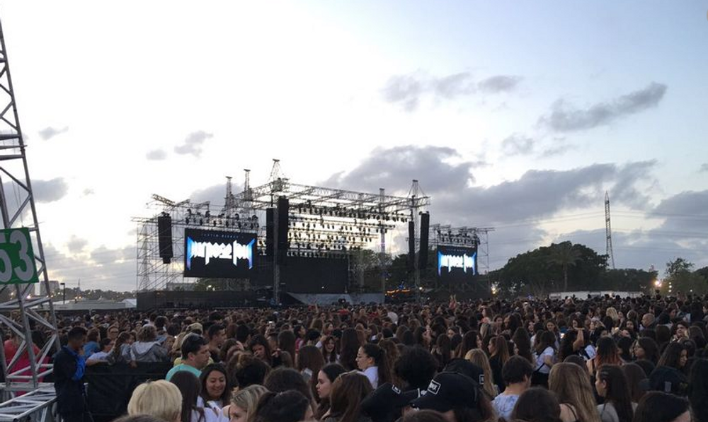 Israël Omer Adam Va Devenir Le Premier Artiste Solo À Remplir Le Parc
