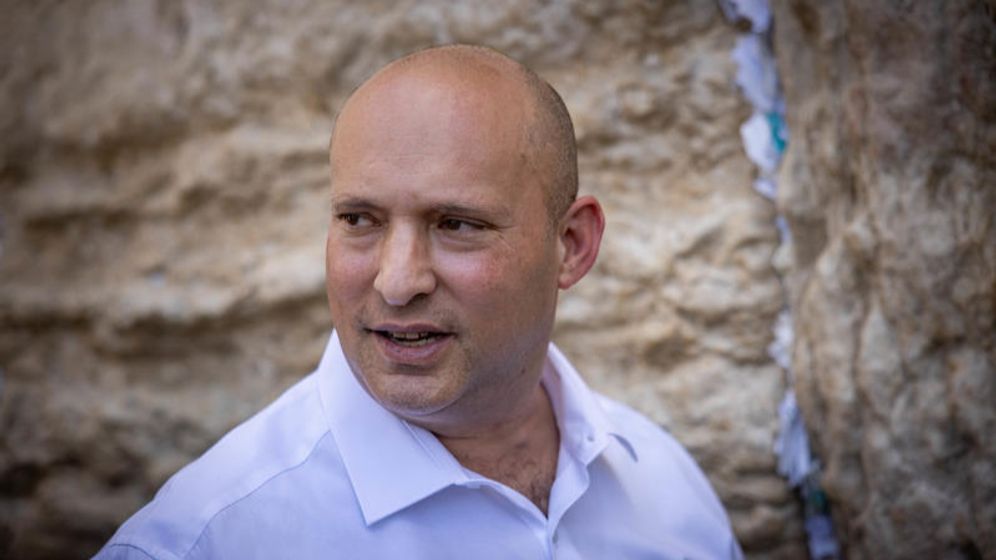 L'ancien Premier ministre israélien Naftali Bennett en visite au Mur occidental dans la vieille ville de Jérusalem