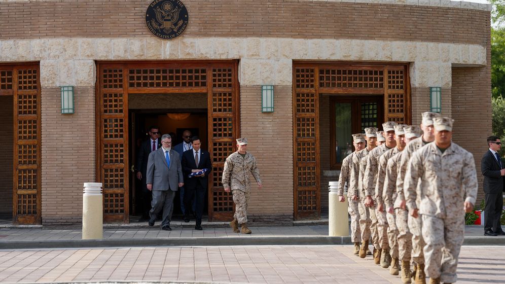 Eric Lee/Pool photo via AP Militaires américains à l'ambassade des États-Unis au Koweït