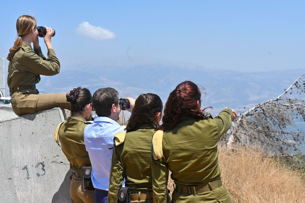 Israeli President Isaac Herzog and a group of female IDF soldiers, at Israel's northern border with Lebanon.