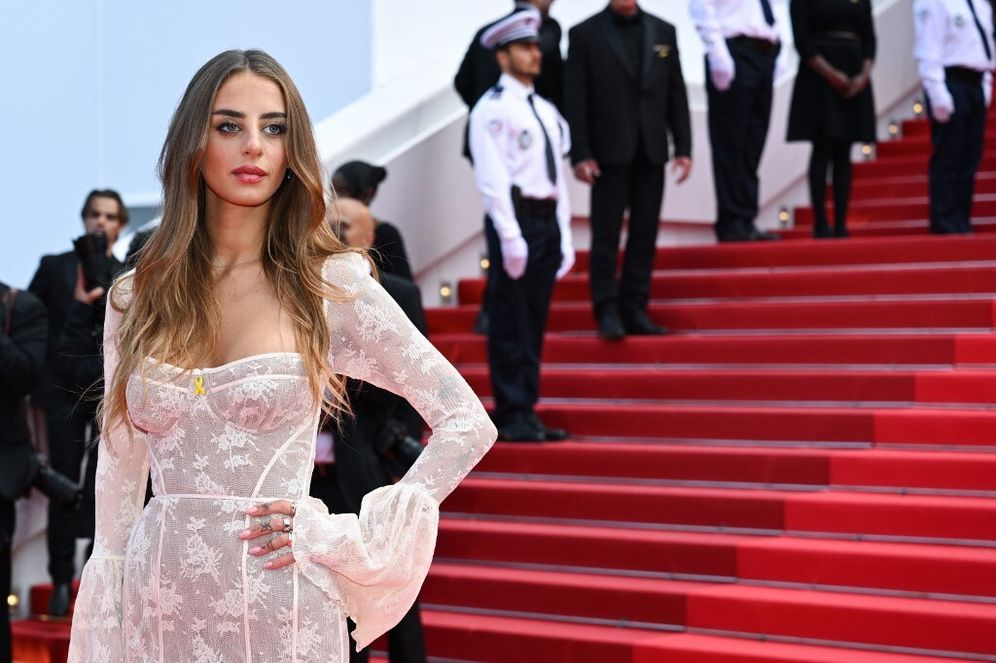 L'ex-otage franco-israélienne Mia Schem arrive à la cérémonie de clôture de la 78e édition du Festival de Cannes, le 24 mai 2025.



