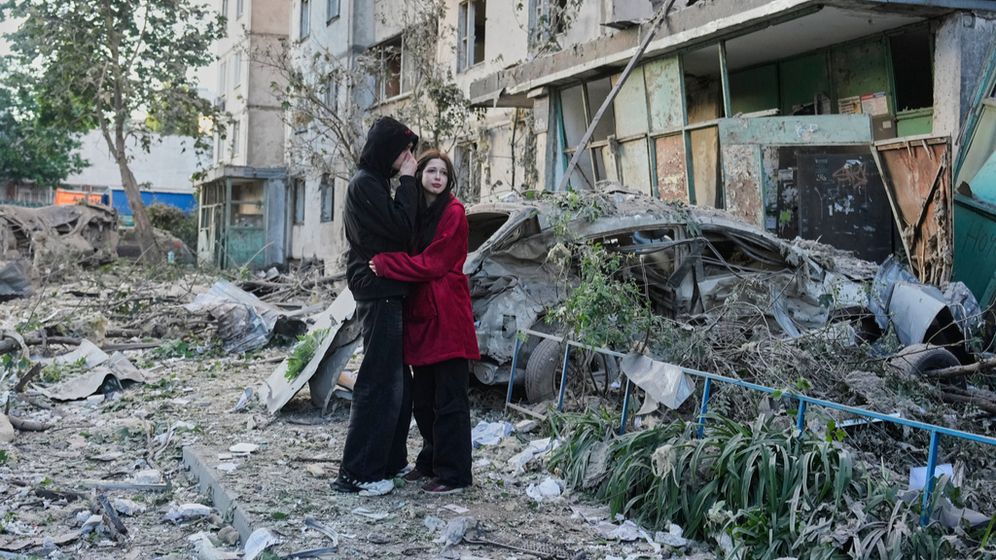 AP Photo/Efrem Lukatsky זירת הרס לאחר פגיעת טיל באוקראינה