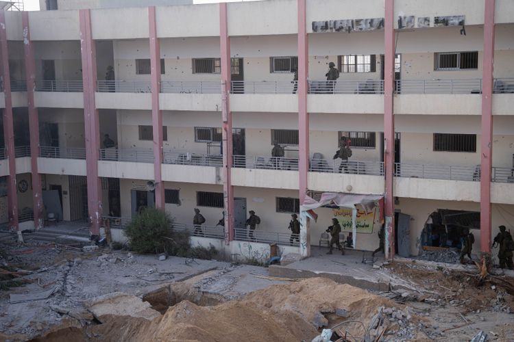 IDF troops in Khan Yunis, Gaza, footage released on January 7 / IDF Spokesperson