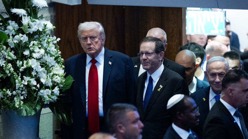 يتسحاك هرتسوغ ودونالد ترامب في الكنيست 