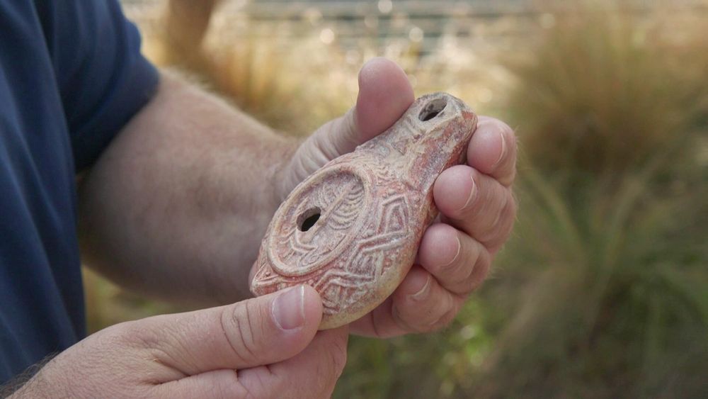 Rare, 1,700-year-old Lamp Found In Jerusalem Excavation - i24NEWS