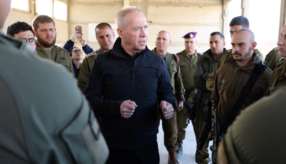 Defense Minister Galant visiting IDF fighters