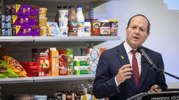 שר הכלכלה ניר ברקת מציג את תוכנית "הסל של המדינה"
